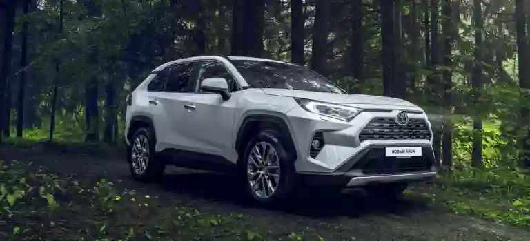 Toyota прекращает выпуск кроссовера RAV4 в России